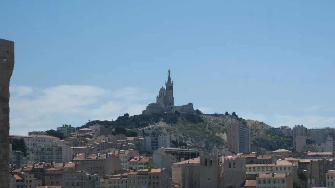 Marsylia czy jest bezpiecznie? Odkryj prawdę o zagrożeniach