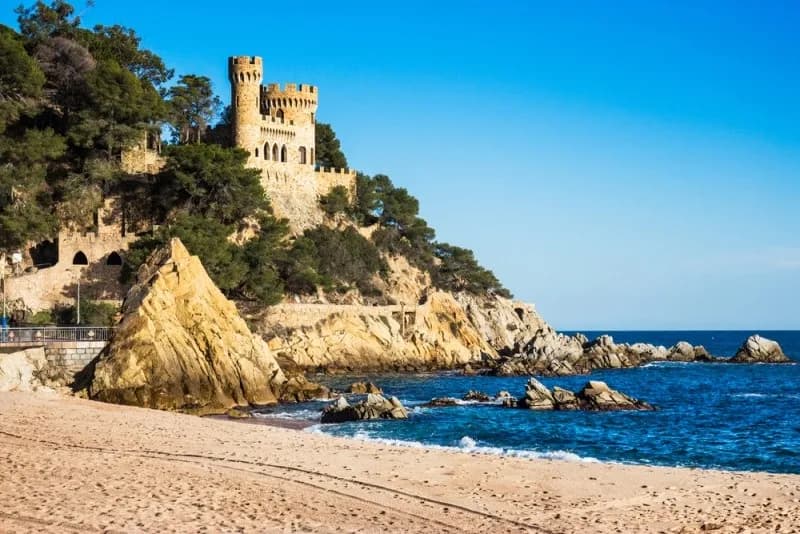 Ile trwa lot na Costa Brava? Poznaj zaskakujące fakty o czasie podróży