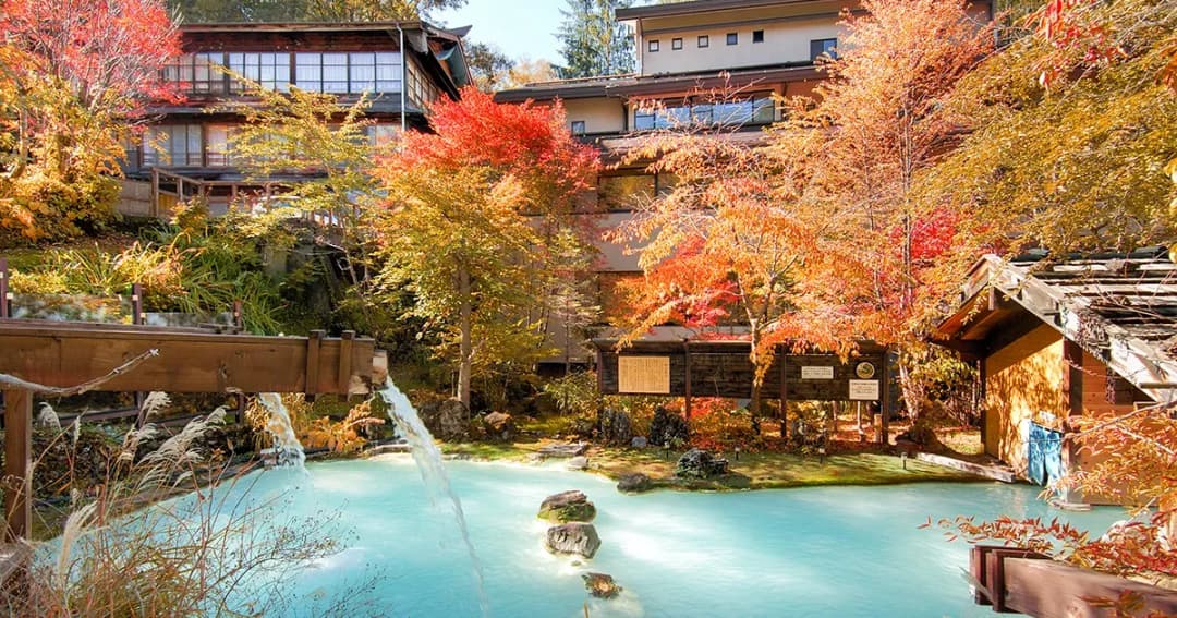 Ile trwa lot z Anglii do Polski? Zaskakujące fakty o czasie przelotu